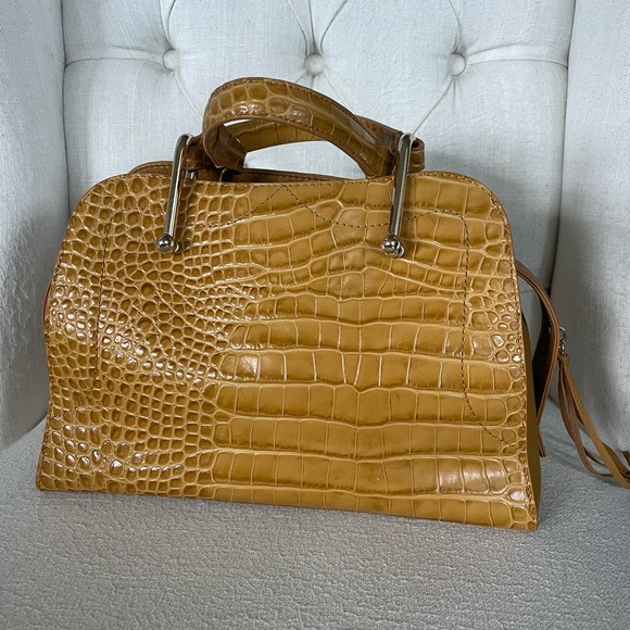 🍁🍁Vince Camuto “Creamy Carmel” Leather Bag - Picture 2 of 10